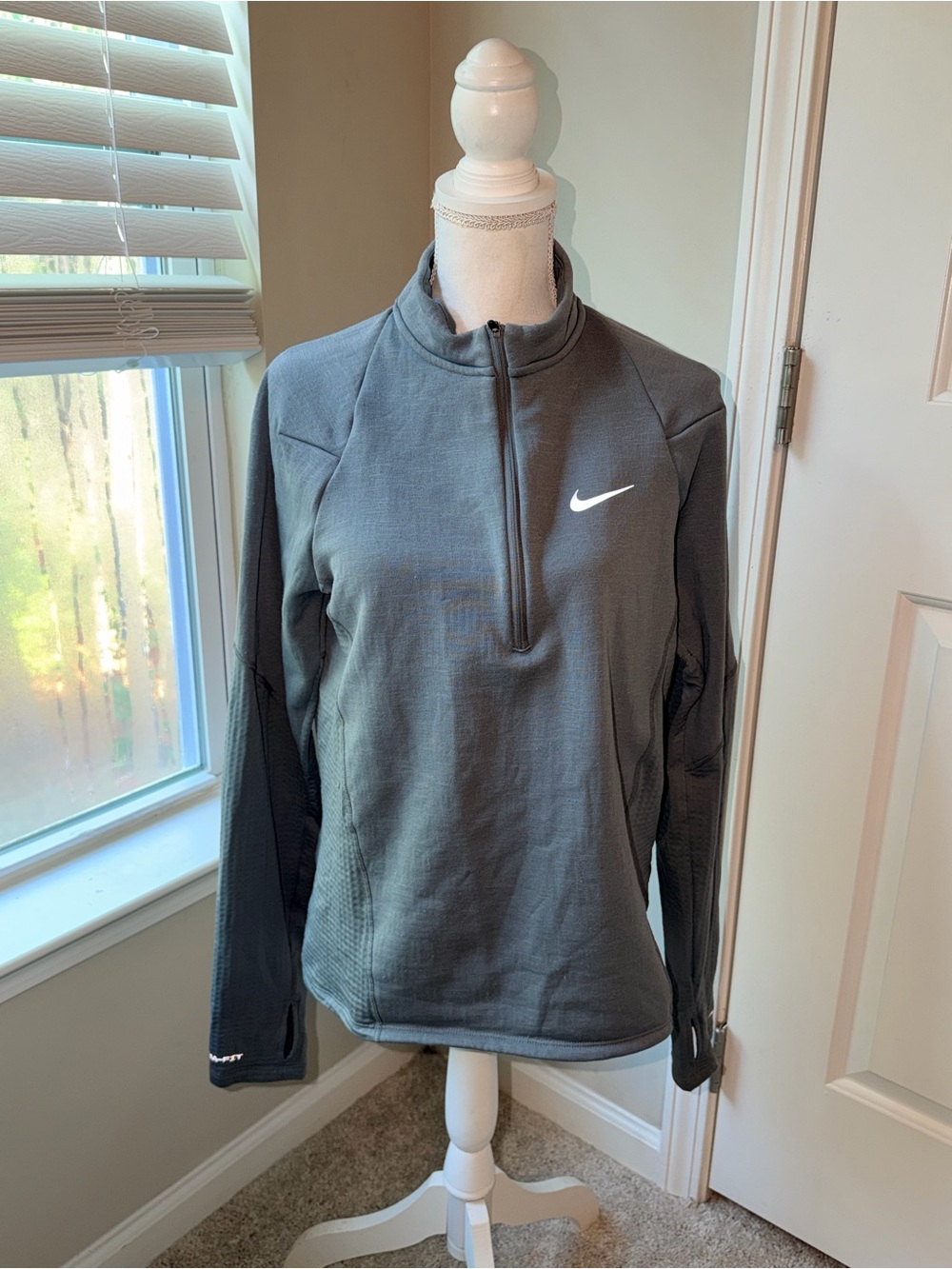 Nike Women’sNike Repel Therma Fit Charcoal Gray Quarter-Zip Performance Pullover